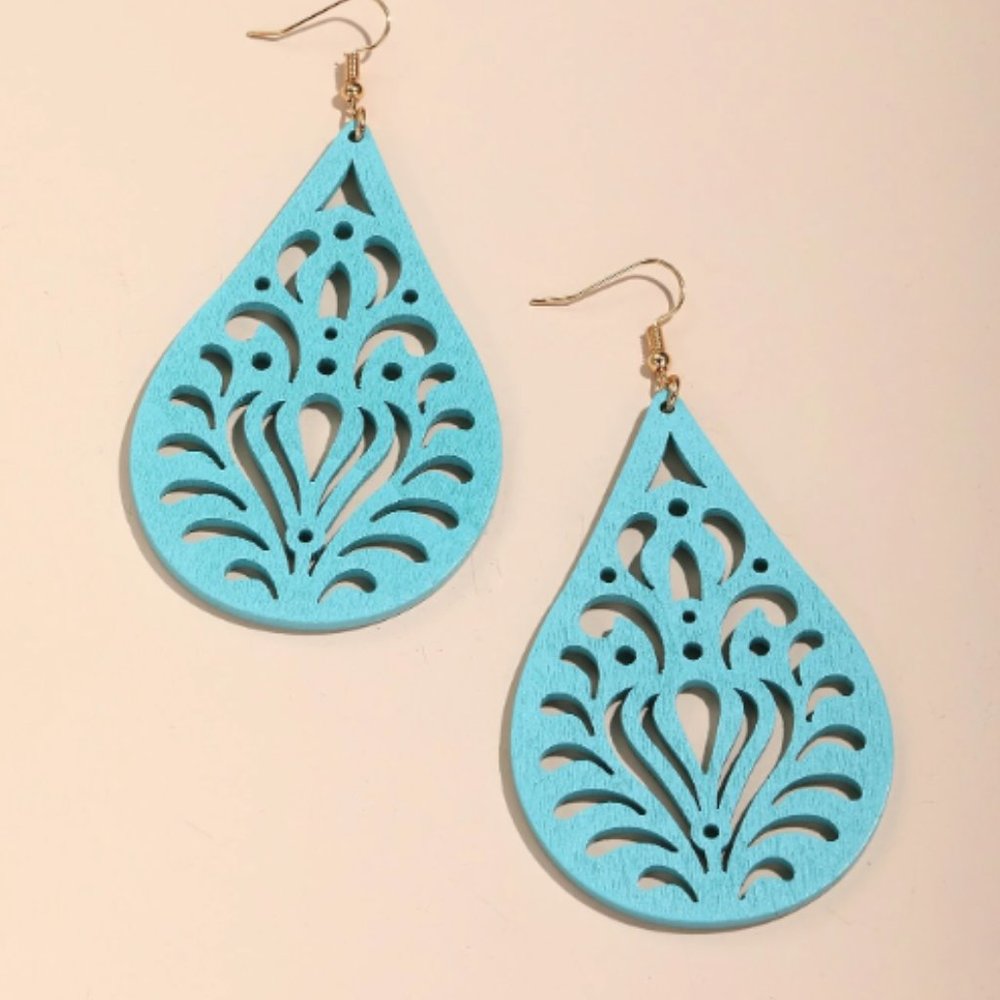 Hollow Out Water Drop Earrings